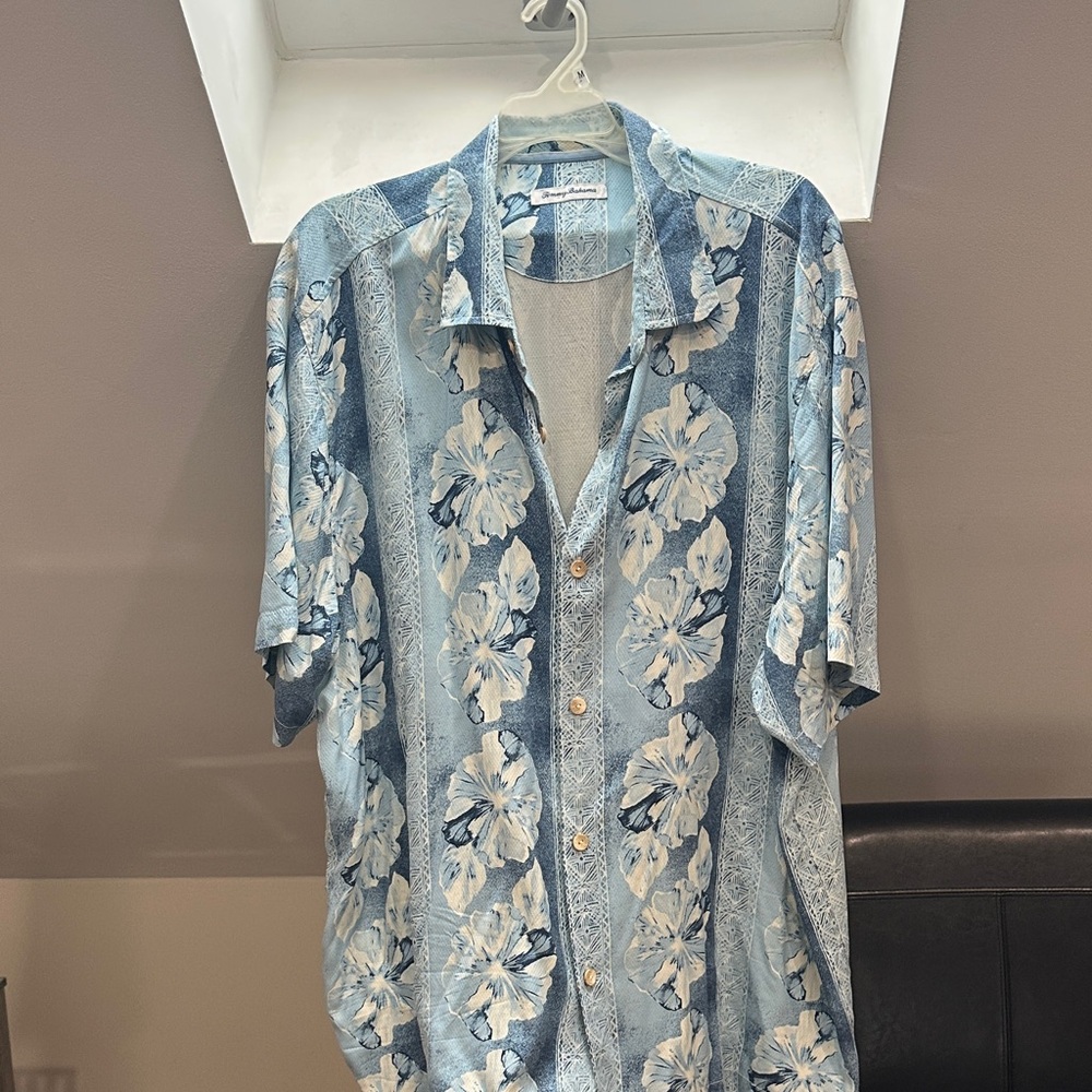 Tommy Bahama Blue and White Floral Short Sleeve Button-Up Shirt